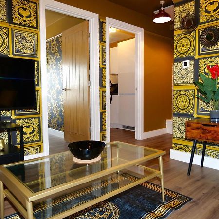 Ultra Deluxe Versace Apartment Near Sheffield Full Sky Tv Rotherham Exteriör bild