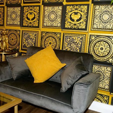 Ultra Deluxe Versace Apartment Near Sheffield Full Sky Tv Rotherham Exteriör bild