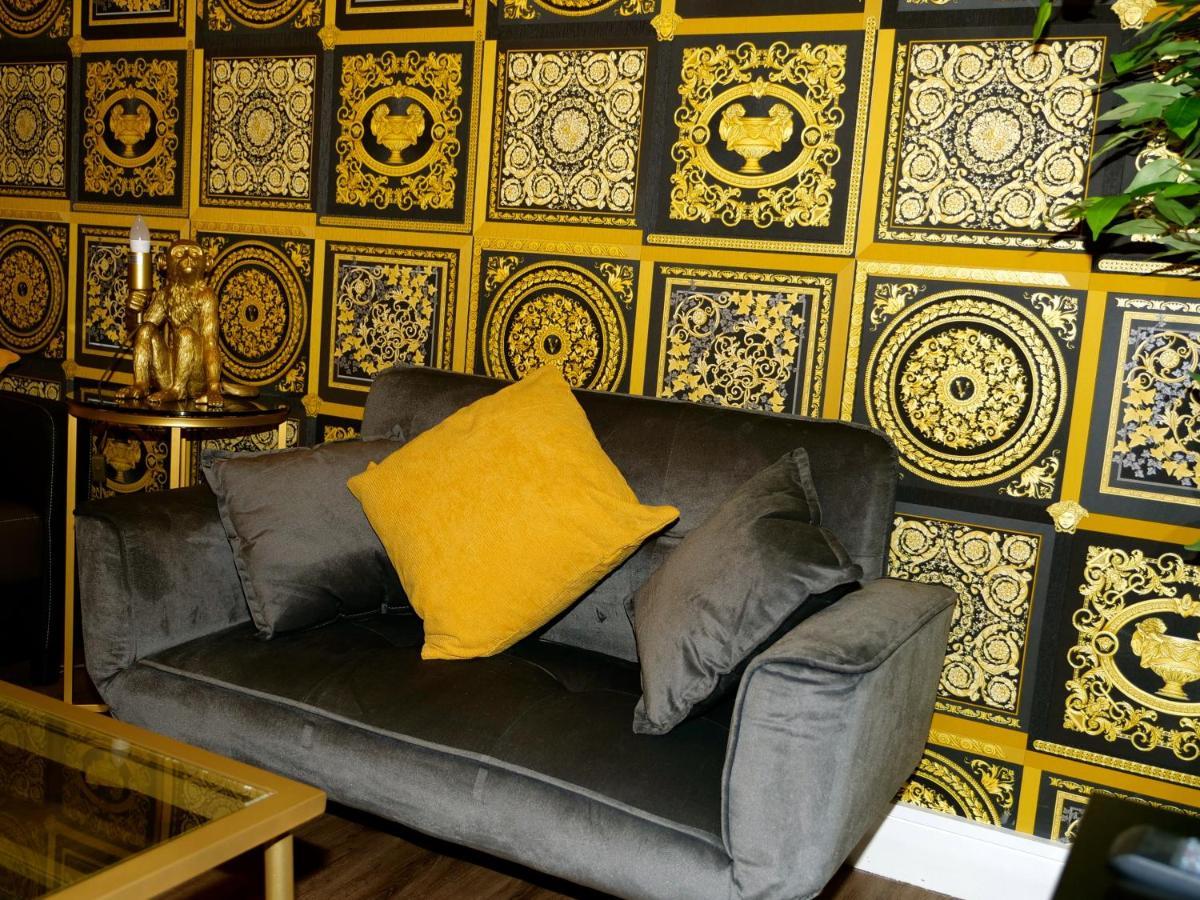 Ultra Deluxe Versace Apartment Near Sheffield Full Sky Tv Rotherham Exteriör bild