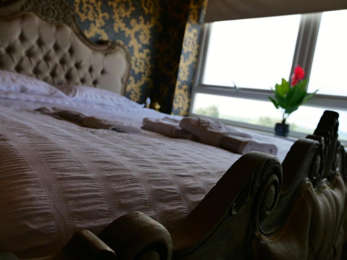 Ultra Deluxe Versace Apartment Near Sheffield Full Sky Tv Rotherham Exteriör bild