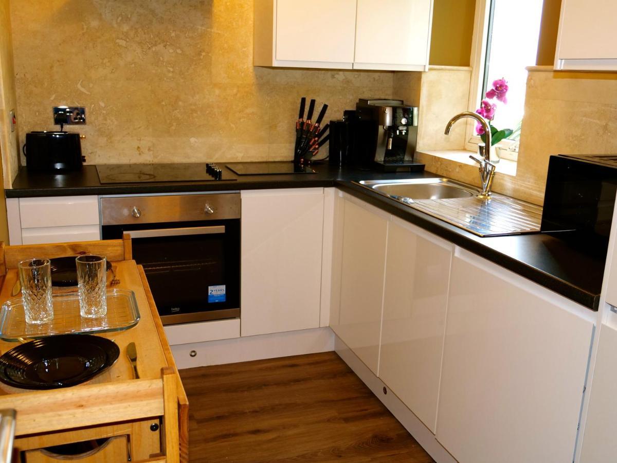 Ultra Deluxe Versace Apartment Near Sheffield Full Sky Tv Rotherham Exteriör bild